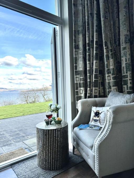 Loch View At Lomond Castle Apartment Balloch Exterior photo