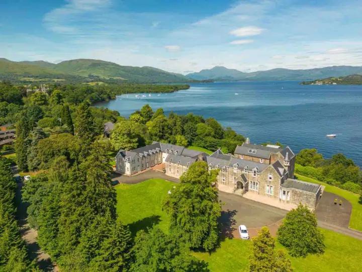 Loch View At Lomond Castle Apartment Balloch Exterior photo